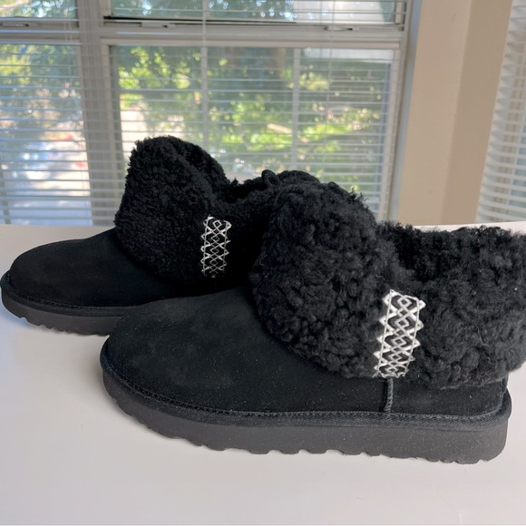 UGG Shoes - NWT UGG Women's Ultra Mini Braid Boot Size 8